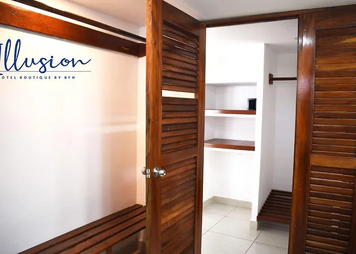 Illusion Boutique "near Beach" (adults Only)